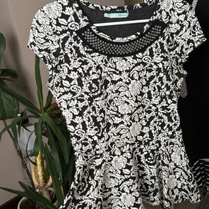 Black and white cinched waist short sleeve top